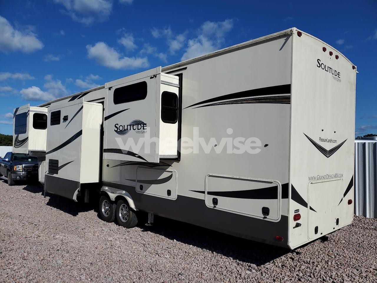 Photo 3 of 2020 GRAND DESIGN SOLITUDE - CAMPER N/A (VIN 573FS4329L9904558)