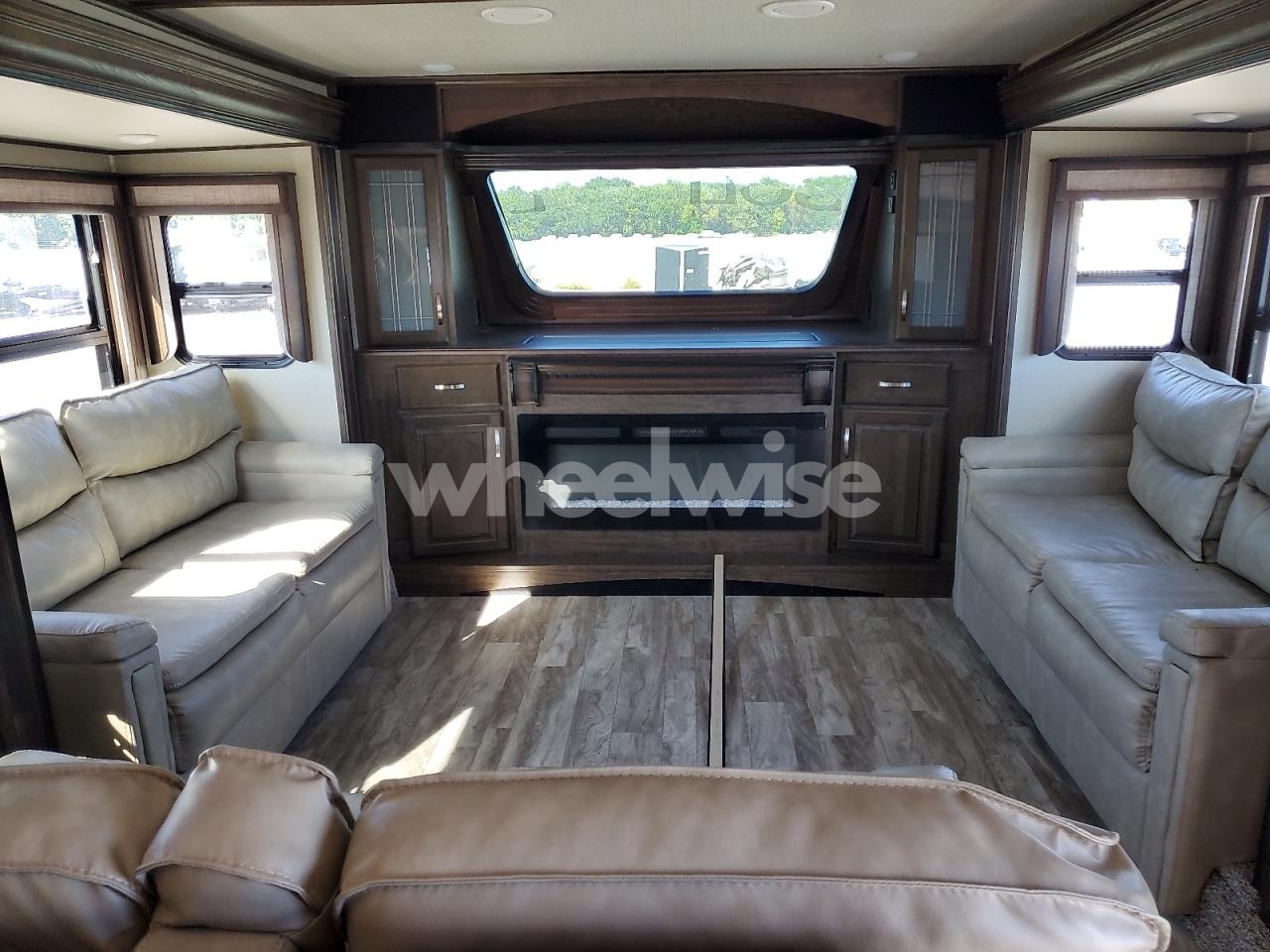 Photo 5 of 2020 GRAND DESIGN SOLITUDE - CAMPER N/A (VIN 573FS4329L9904558)