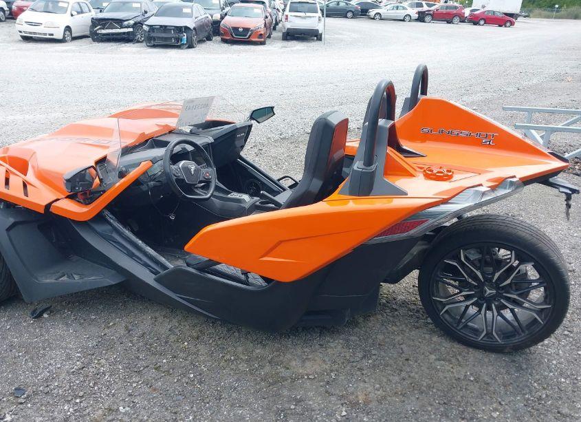 Photo 3 of 2022 Polaris Slingshot N/A (VIN 57XAAPHD6N8149739)