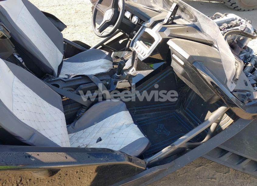 Photo 5 of 2016 Polaris Slingshot N/A (VIN 57XAASFA6G7116910)