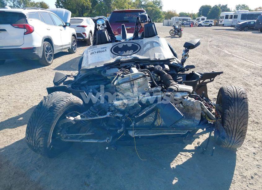 Photo 6 of 2016 Polaris Slingshot N/A (VIN 57XAASFA6G7116910)