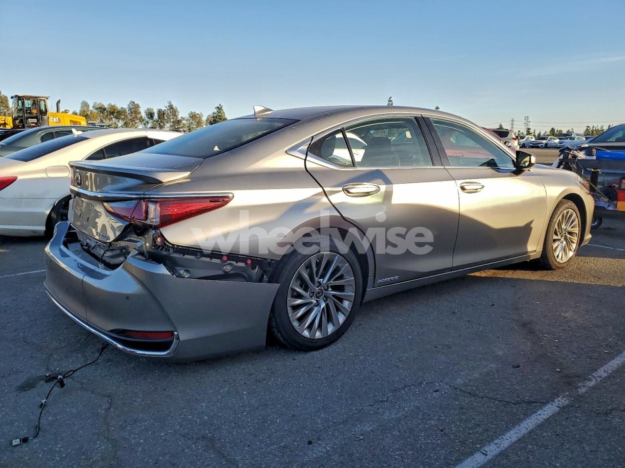 Photo 3 of 2019 LEXUS ES 300H (VIN 58AB21B16KU002821)
