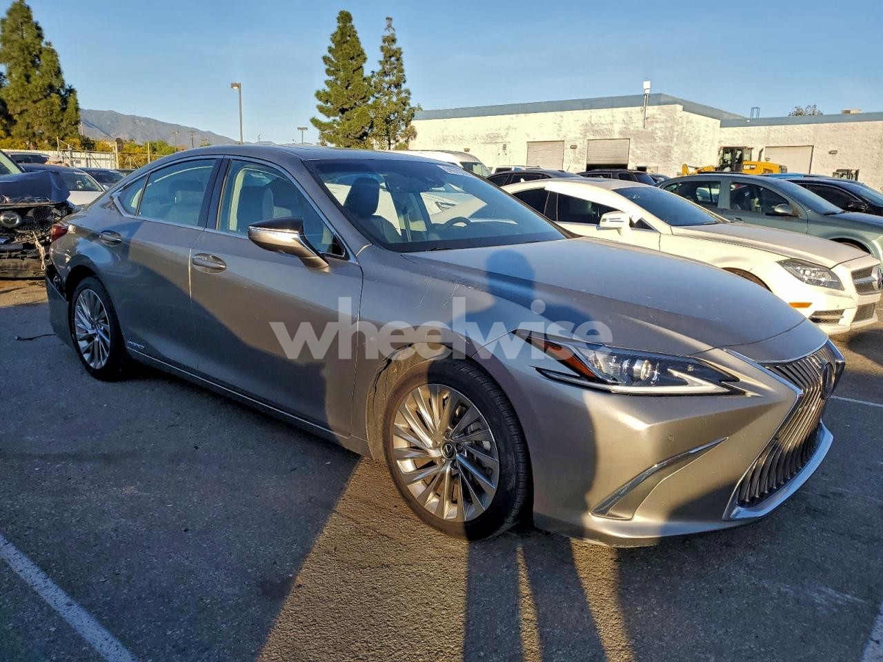 Photo 4 of 2019 LEXUS ES 300H (VIN 58AB21B16KU002821)