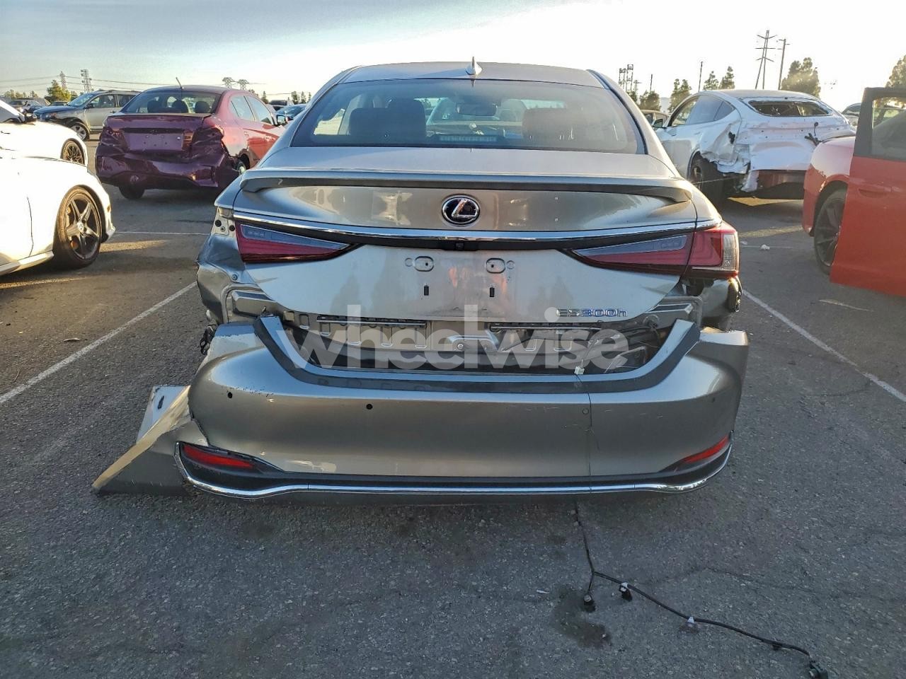 Photo 6 of 2019 LEXUS ES 300H (VIN 58AB21B16KU002821)