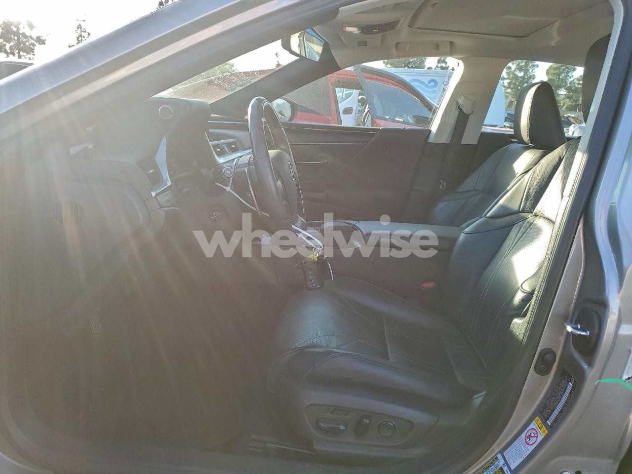 Photo 7 of 2019 LEXUS ES 300H (VIN 58AB21B16KU002821)