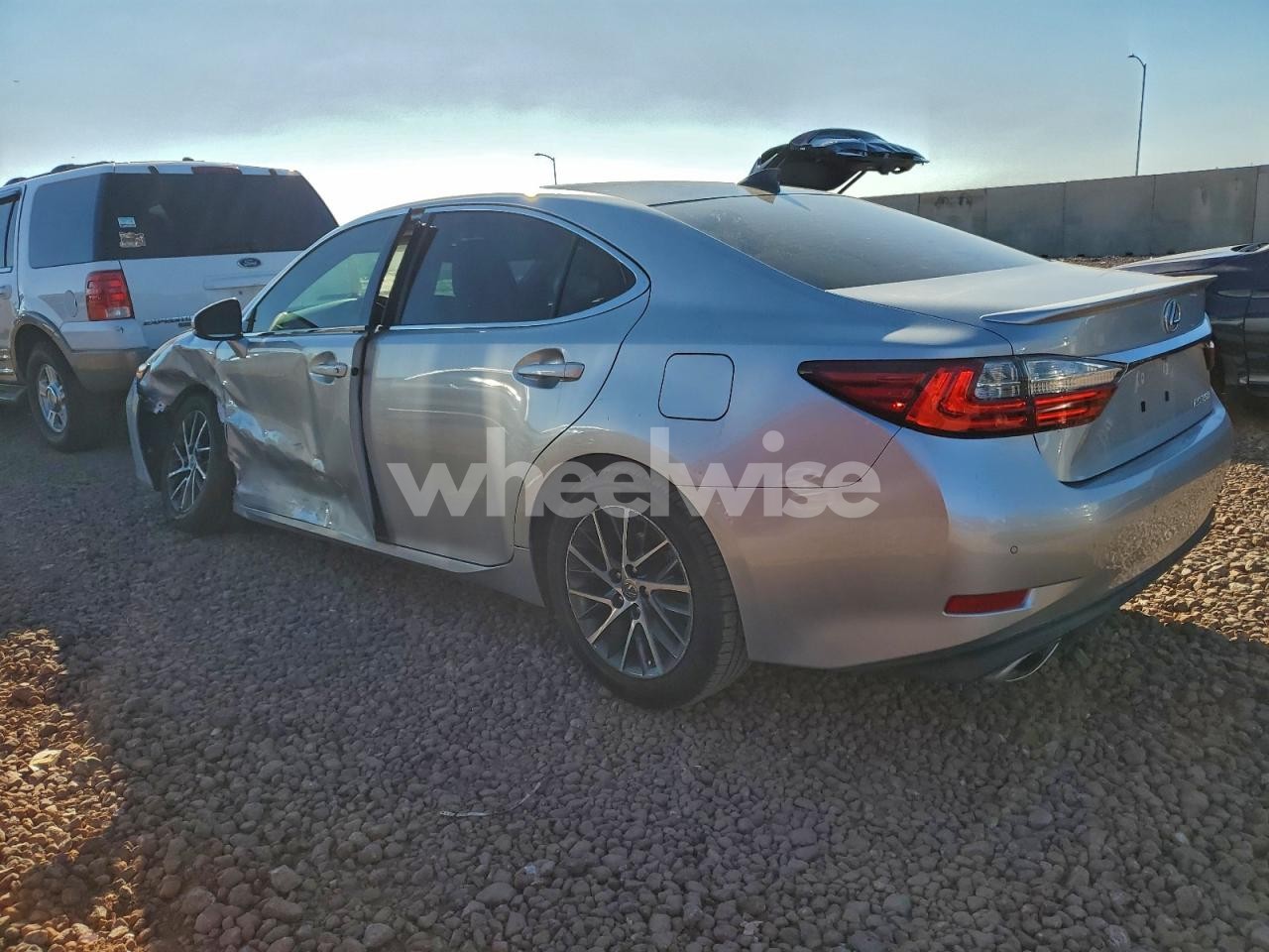 Photo 2 of 2017 LEXUS ES 350 (VIN 58ABK1GG6HU047070)