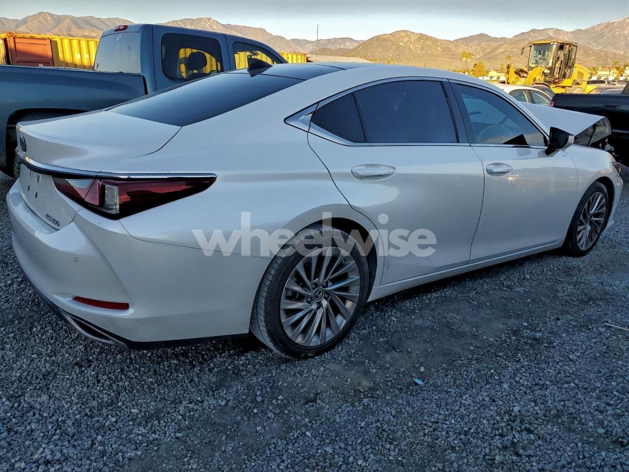 Photo 3 of 2019 LEXUS ES 350 (VIN 58ABZ1B12KU020096)