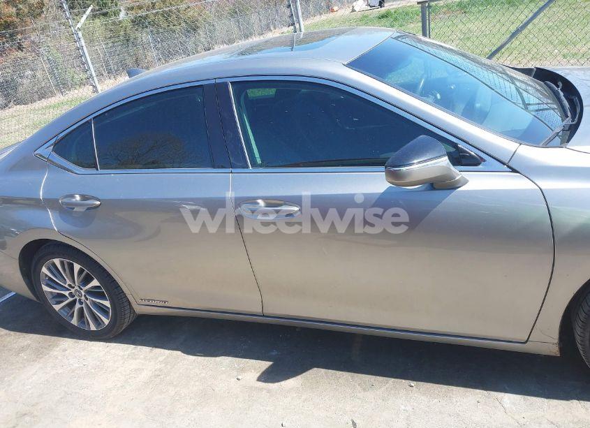 Photo 13 of 2020 Lexus Es 300H (VIN 58AD21B15LU009088)
