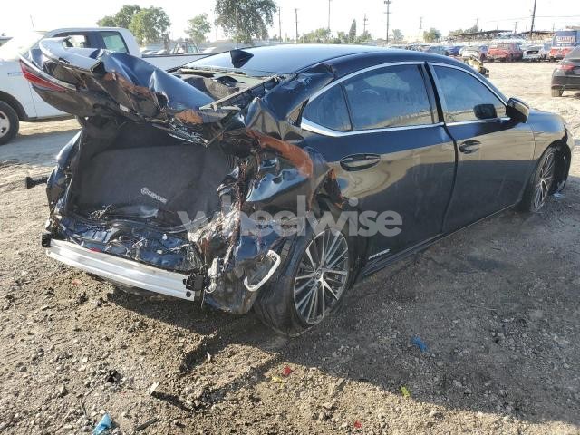 Photo 3 of 2022 LEXUS ES 300H BASE (VIN 58ADA1C18NU013351)