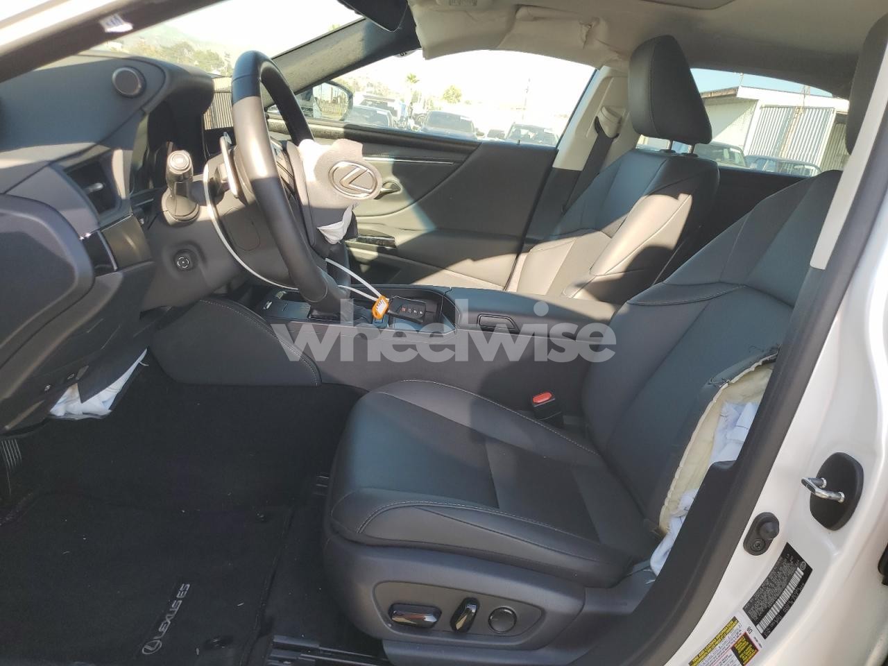 Photo 7 of 2025 LEXUS ES 300H BASE (VIN 58ADA1C18SU070967)