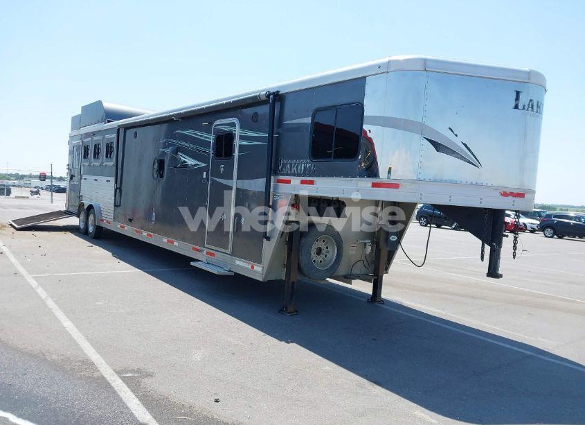 2019 Lakota Charger C8415 (VIN 58JGX4J23K1000495) main photo