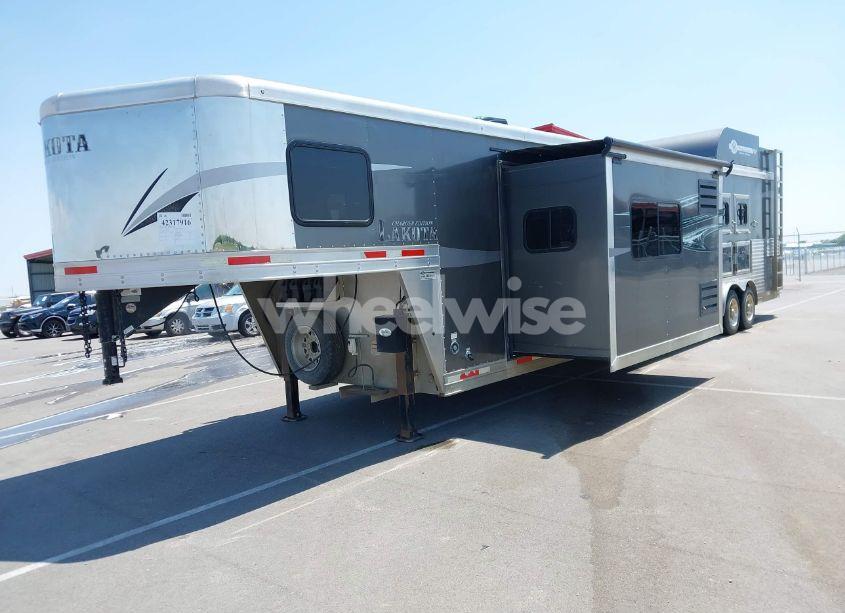 Photo 2 of 2019 Lakota Charger C8415 (VIN 58JGX4J23K1000495)