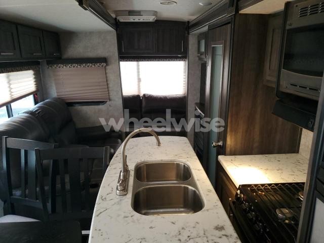 Photo 2 of 2018 HIGHLAND RIDGE RV N/A (VIN 58TBH0BRXJ3UJ3097)