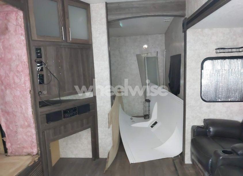 Photo 14 of 2018 Highland Ridge SILVER STAR (VIN 58TCH0BS1J3WH3052)