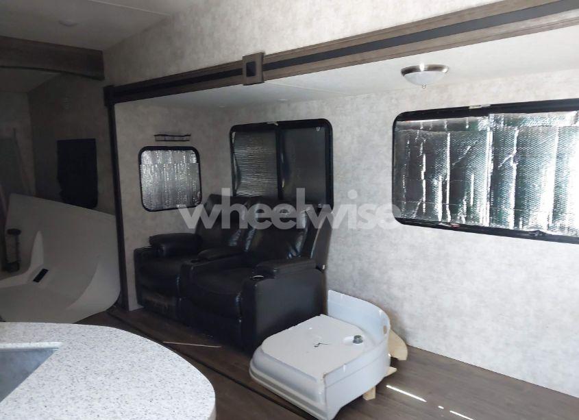 Photo 5 of 2018 Highland Ridge SILVER STAR (VIN 58TCH0BS1J3WH3052)