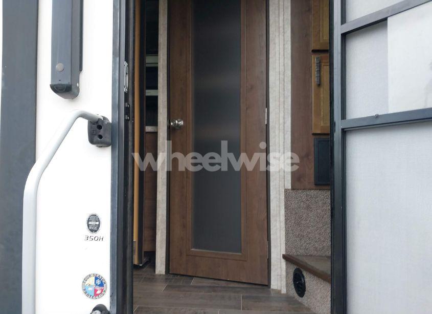 Photo 5 of 2018 Highland Ridge OTHER (VIN 58TCHSBV7J3HF3061)