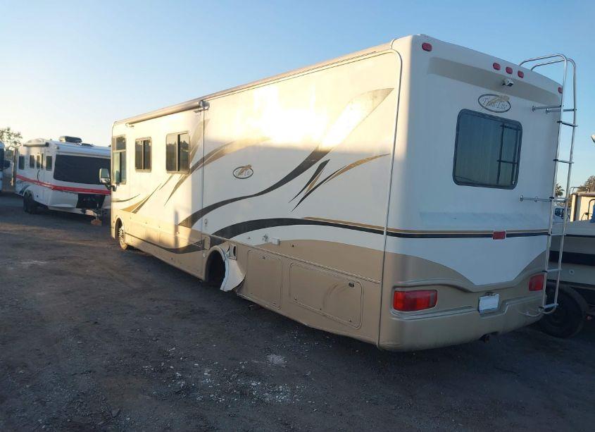 Photo 3 of 2004 R-vision Motorhome CHASSIS (VIN 5B4LP57G133363232)