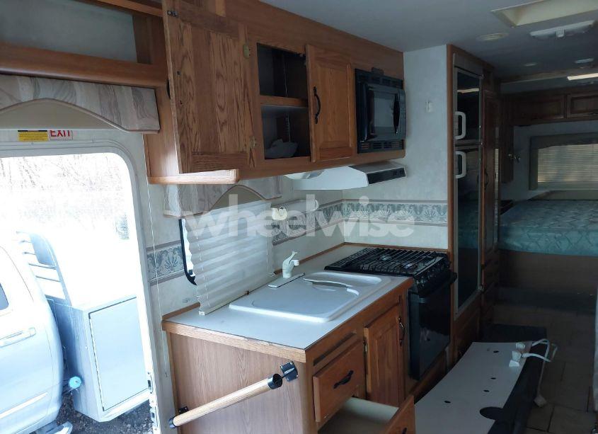 Photo 12 of 2003 Workhorse Custom CHASSIS MOTORHOME CHASSIS P3500 (VIN 5B4LP57G923350131)