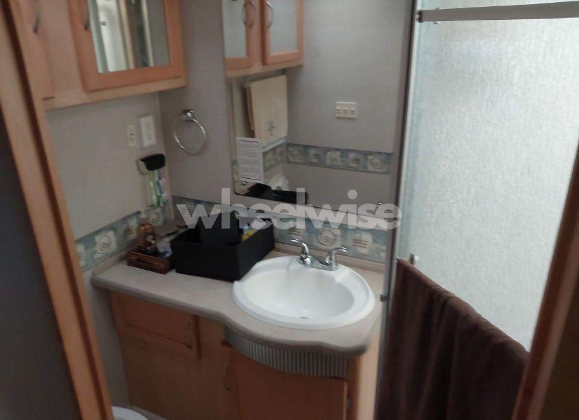 Photo 17 of 2003 Workhorse Custom CHASSIS MOTORHOME CHASSIS W22 (VIN 5B4MP67G933376238)