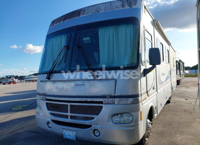 Photo 2 of 2003 Workhorse Custom CHASSIS MOTORHOME CHASSIS W22 (VIN 5B4MP67G933376238)