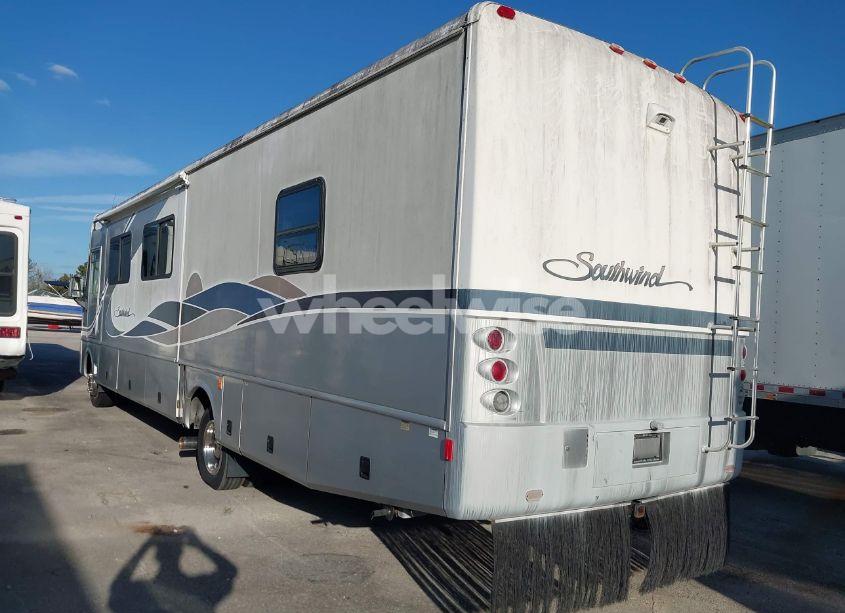 Photo 3 of 2003 Workhorse Custom CHASSIS MOTORHOME CHASSIS W22 (VIN 5B4MP67G933376238)