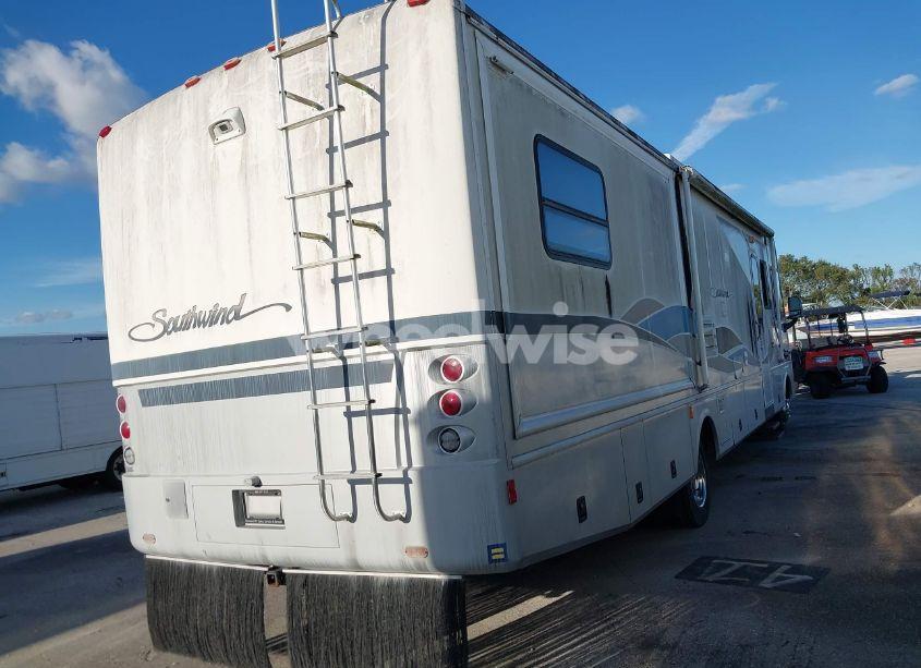 Photo 4 of 2003 Workhorse Custom CHASSIS MOTORHOME CHASSIS W22 (VIN 5B4MP67G933376238)