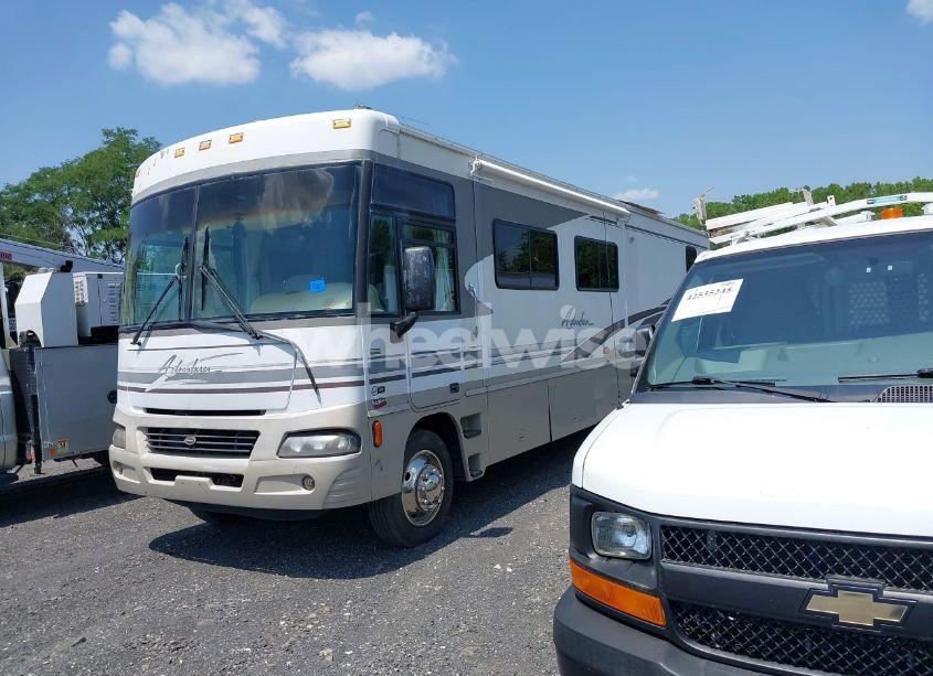 Photo 2 of 2003 Workhorse Custom CHASSIS MOTORHOME CHASSIS W22 (VIN 5B4MP67GX33365944)