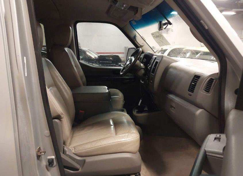 Photo 5 of 2017 Nissan Nv PASSENGER NV3500 HD SL V8 (VIN 5BZAF0AA0HN850557)