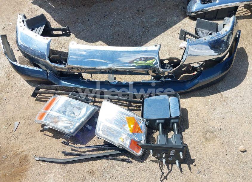 Photo 12 of 2018 Nissan Nv PASSENGER NV3500 HD SL V8 (VIN 5BZAF0AA3JN851319)