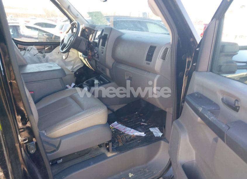 Photo 5 of 2017 Nissan Nv PASSENGER NV3500 HD SL V8 (VIN 5BZAF0AA4HN850383)