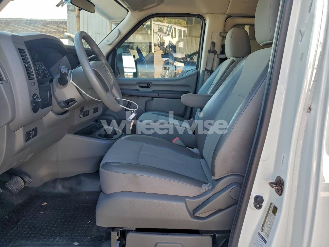 Photo 7 of 2016 NISSAN NV 3500 S (VIN 5BZBF0AA3GN853245)