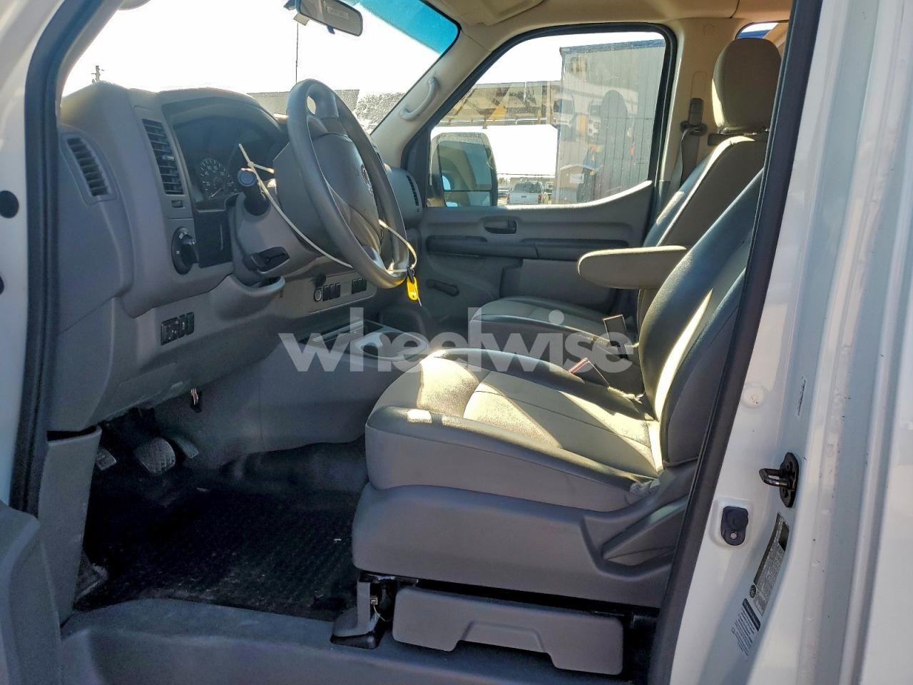 Photo 7 of 2016 NISSAN NV 3500 S (VIN 5BZBF0AA4GN853612)