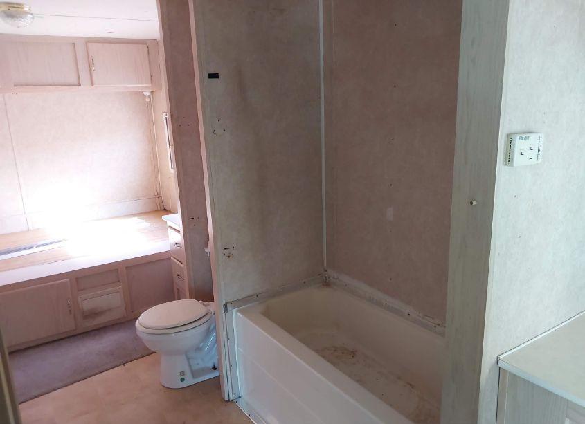 Photo 10 of 2006 T. L. INDUSTRIES TRAVEL TRAILER (VIN 5CH200R2561144716)