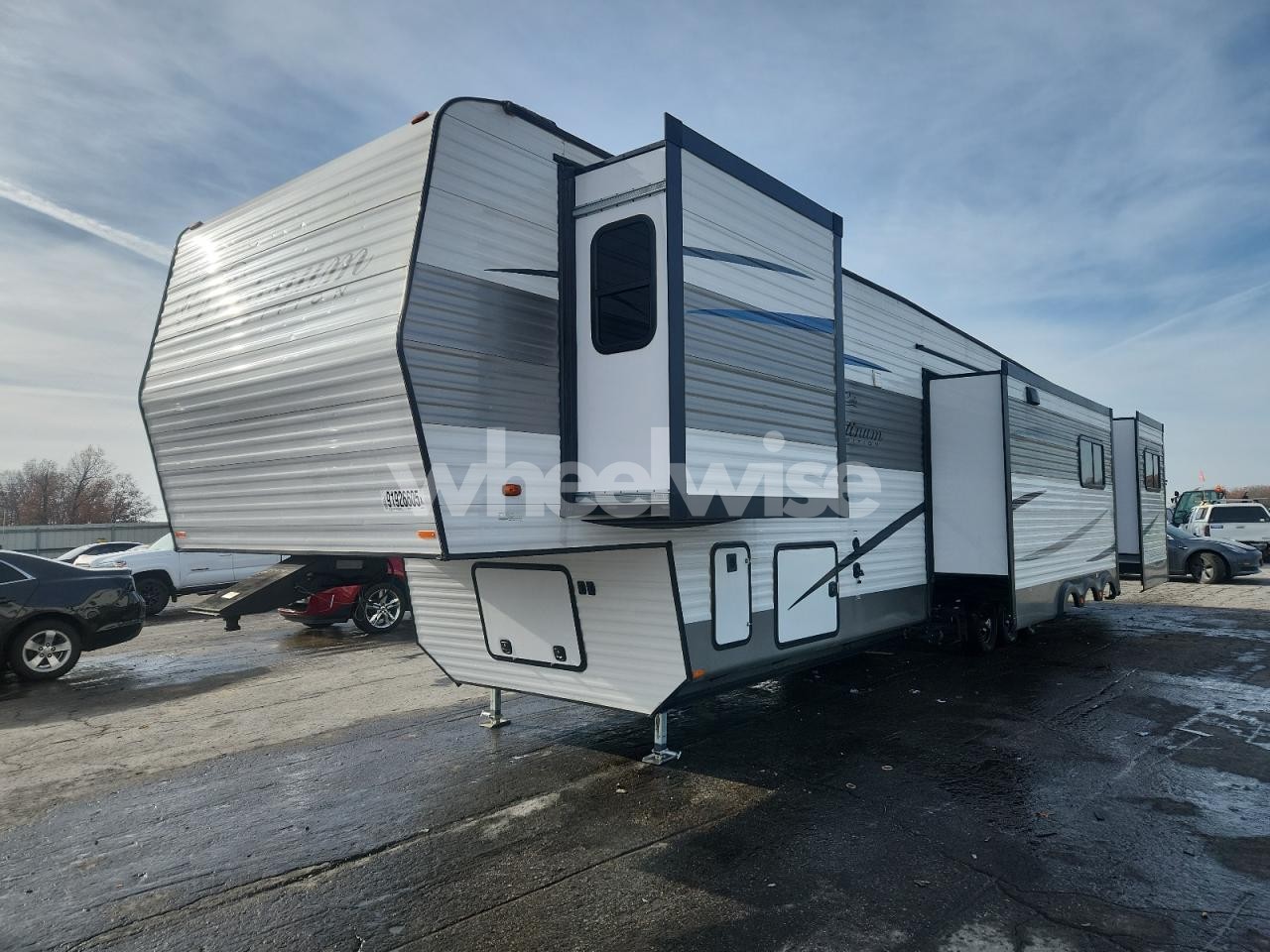 Photo 2 of 2023 O8BN MONTE CARLO PLATINUM (VIN 5CZ300R32R1228974)