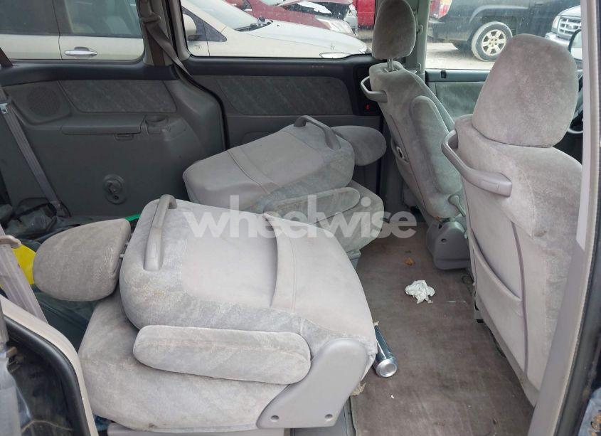 Photo 8 of 2004 Honda Odyssey EX (VIN 5FNRL18604B006577)