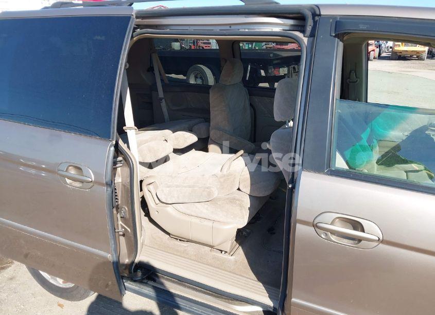 Photo 8 of 2004 Honda Odyssey EX (VIN 5FNRL18624B013109)