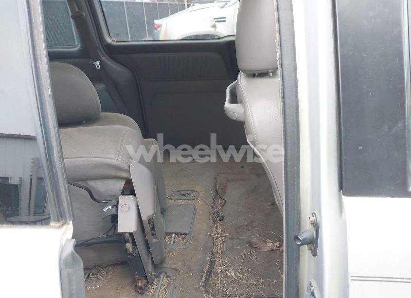 Photo 8 of 2004 Honda Odyssey EX-L (VIN 5FNRL18924B088841)