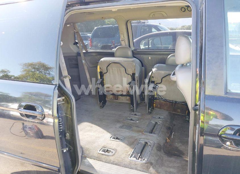 Photo 8 of 2004 Honda Odyssey EX-L (VIN 5FNRL18974B047511)