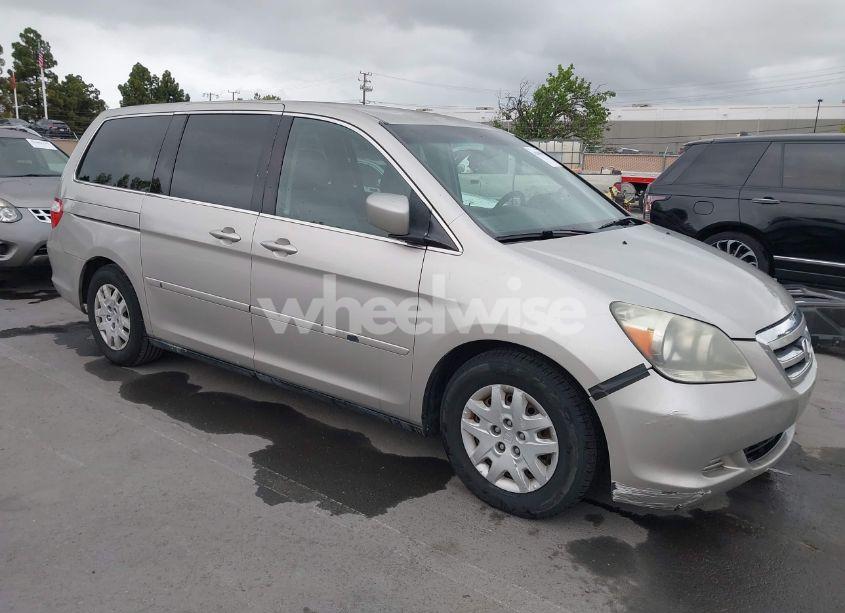 2005 Honda Odyssey LX (VIN 5FNRL38205B026824) main photo