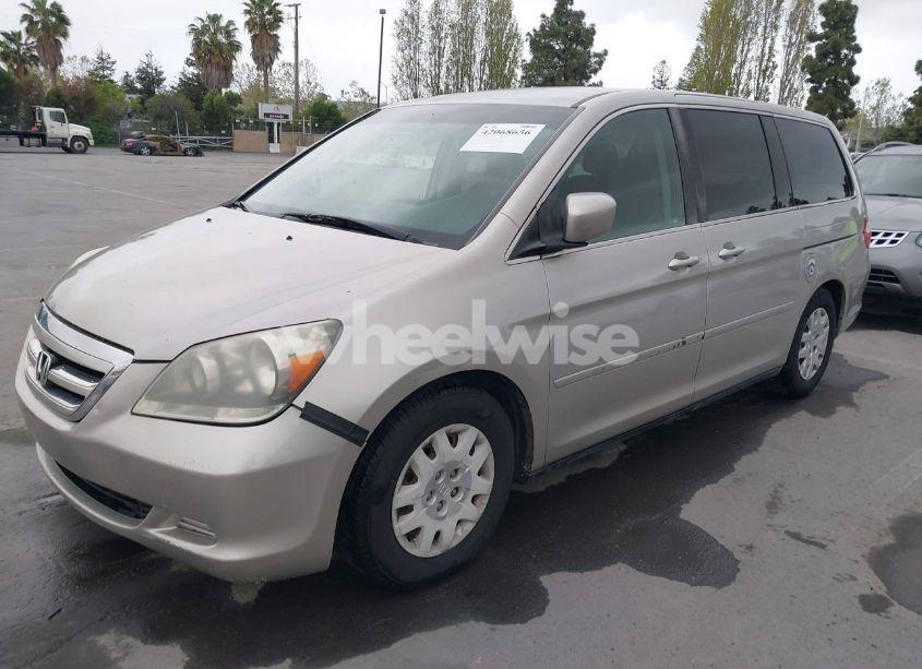 Photo 2 of 2005 Honda Odyssey LX (VIN 5FNRL38205B026824)