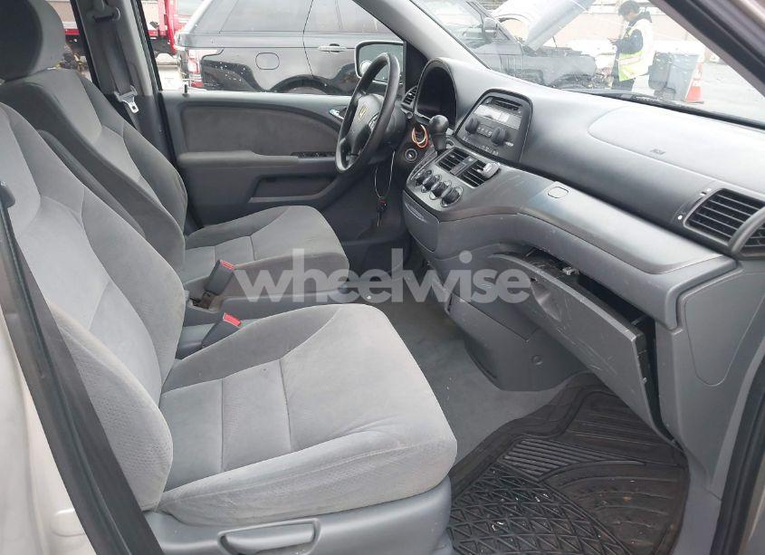 Photo 5 of 2005 Honda Odyssey LX (VIN 5FNRL38205B026824)