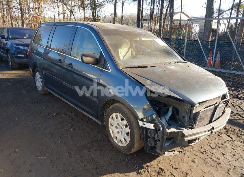 2005 Honda Odyssey LX (VIN 5FNRL38205B039010) main photo