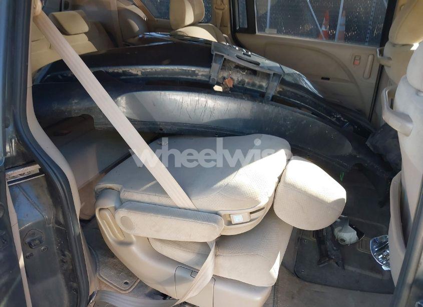 Photo 8 of 2005 Honda Odyssey LX (VIN 5FNRL38205B039010)