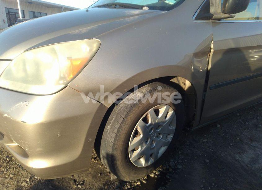 Photo 6 of 2005 Honda Odyssey LX (VIN 5FNRL38205B051125)