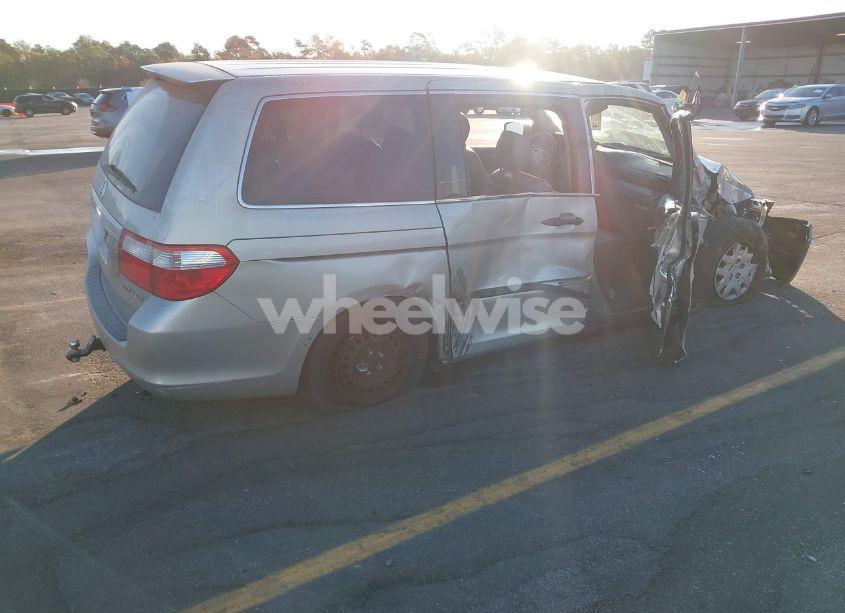 Photo 4 of 2005 Honda Odyssey LX (VIN 5FNRL38275B125057)