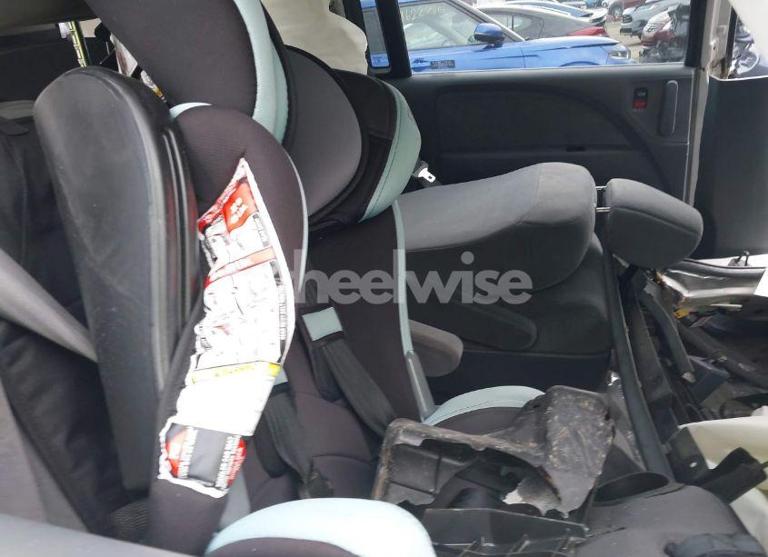 Photo 8 of 2005 Honda Odyssey LX (VIN 5FNRL38285B131045)