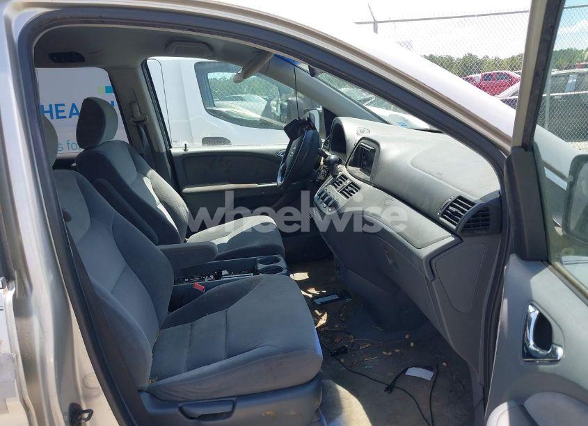 Photo 5 of 2005 Honda Odyssey LX (VIN 5FNRL38295B038177)