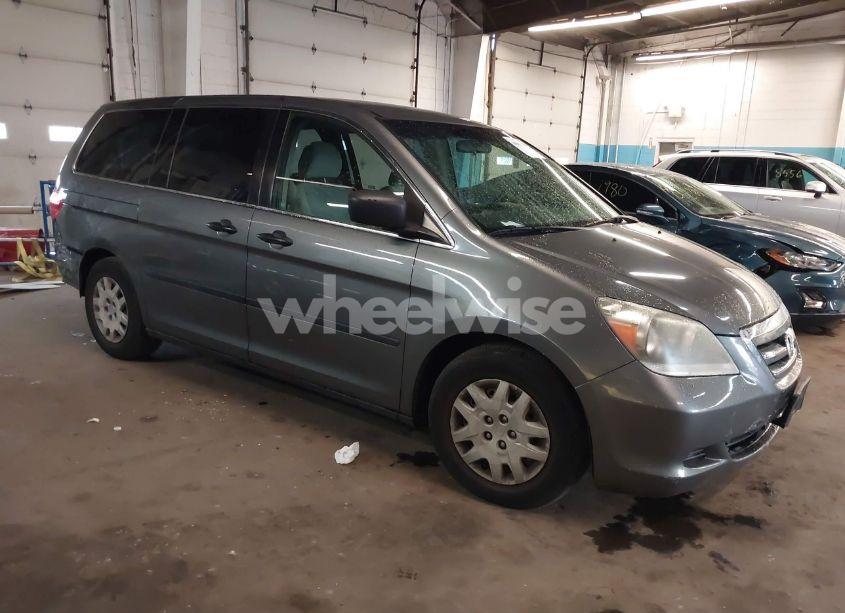 2007 Honda Odyssey LX (VIN 5FNRL382X7B099928) main photo