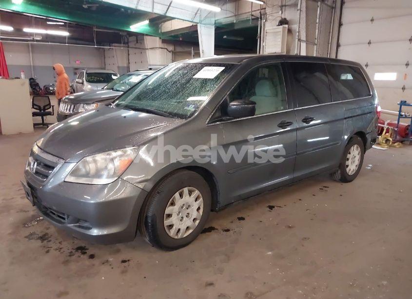 Photo 2 of 2007 Honda Odyssey LX (VIN 5FNRL382X7B099928)