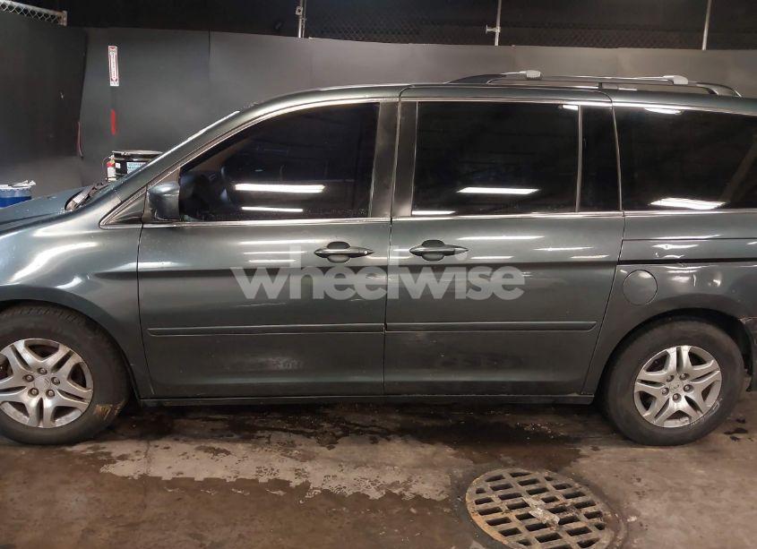 Photo 14 of 2005 Honda Odyssey EX (VIN 5FNRL38405B400754)